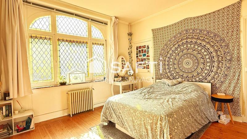 Maison - 240 m² - 12 pièces