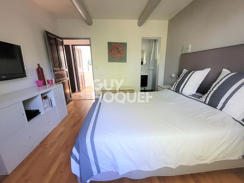 Maison - 243 m² - 11 pièces