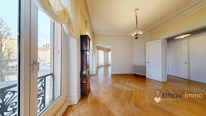 Appartement - 126 m² - 5 pièces