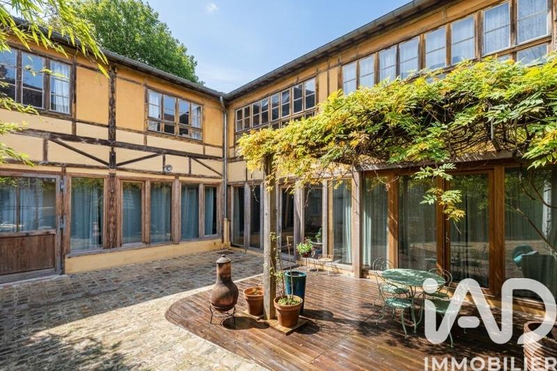 Maison - 310 m² - 8 pièces