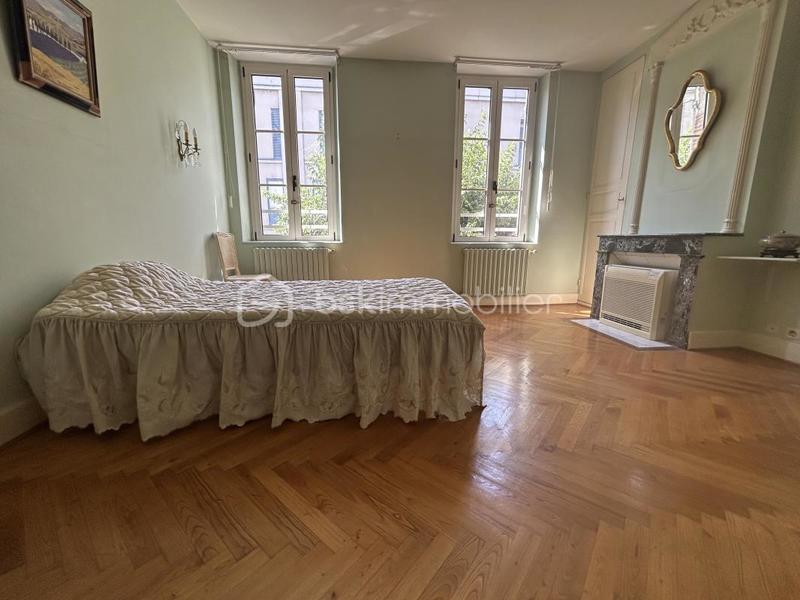 Maison - 255 m² - 10 pièces