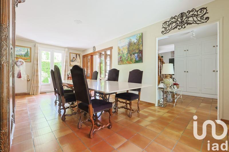 Maison - 203 m² - 9 pièces