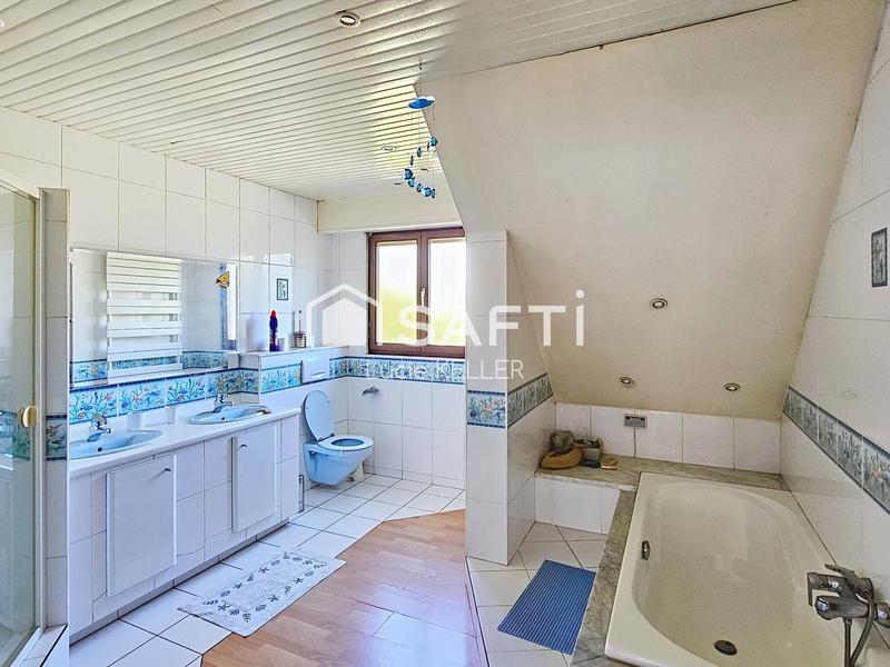 Maison - 230 m² - 7 pièces