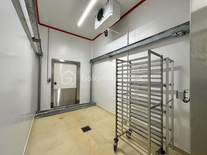 Local commercial - 270 m² - 12 pièces