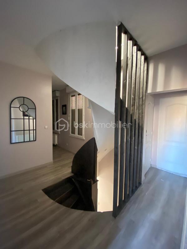 Maison de ville - 1 149 m² - 7 pièces