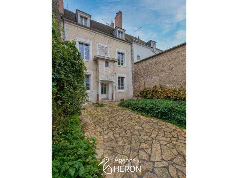 Maison - 204 m² - 8 pièces