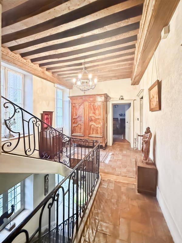 Propriété - 252 m² - 10 pièces