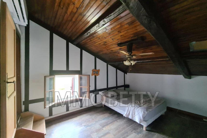 Maison - 225 m² - 8 pièces