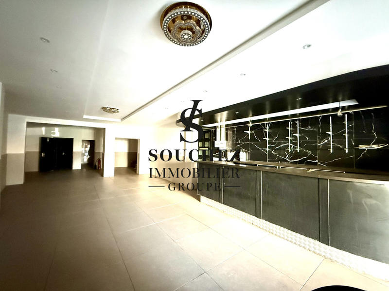 Local commercial - 180 m² - 4 pièces