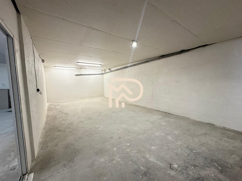 Local d'activités - 590 m²