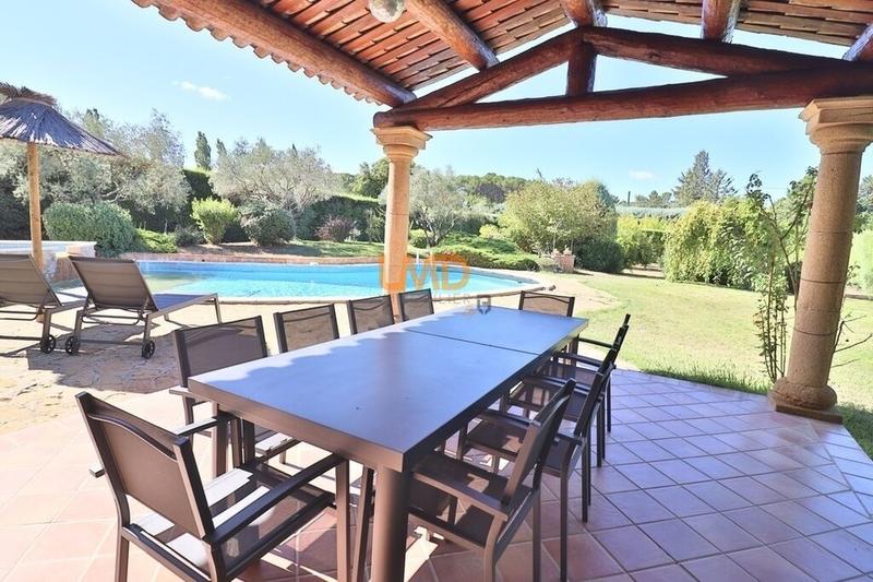 Propriété - 306 m² - 10 pièces