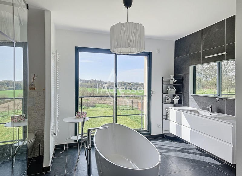 Maison - 166 m² - 6 pièces