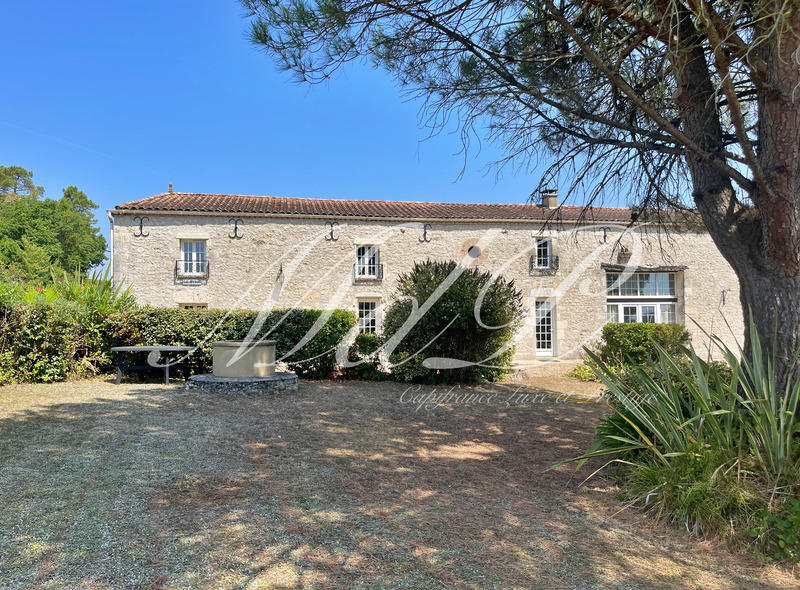 Maison de campagne - 360 m² - 11 pièces