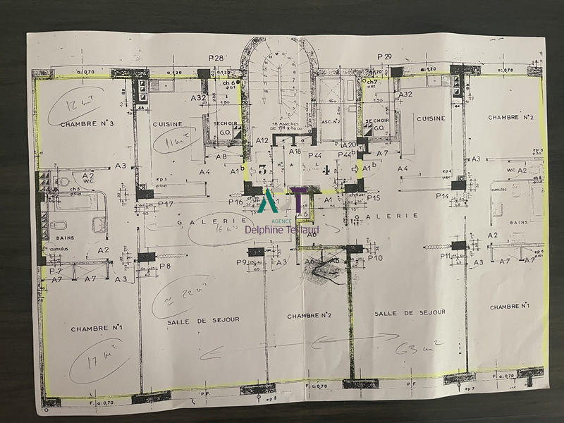 Appartement - 217 m² - 9 pièces
