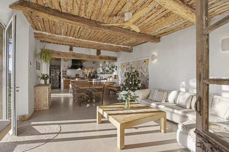 Maison - 240 m² - 8 pièces