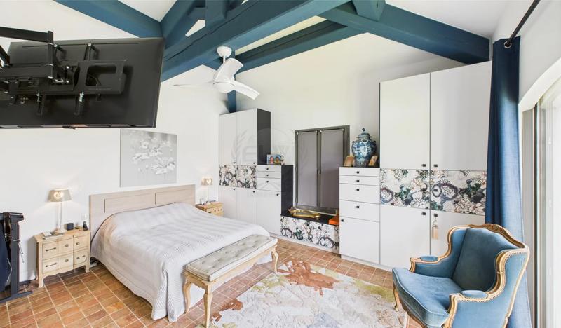 Maison - 250 m² - 8 pièces