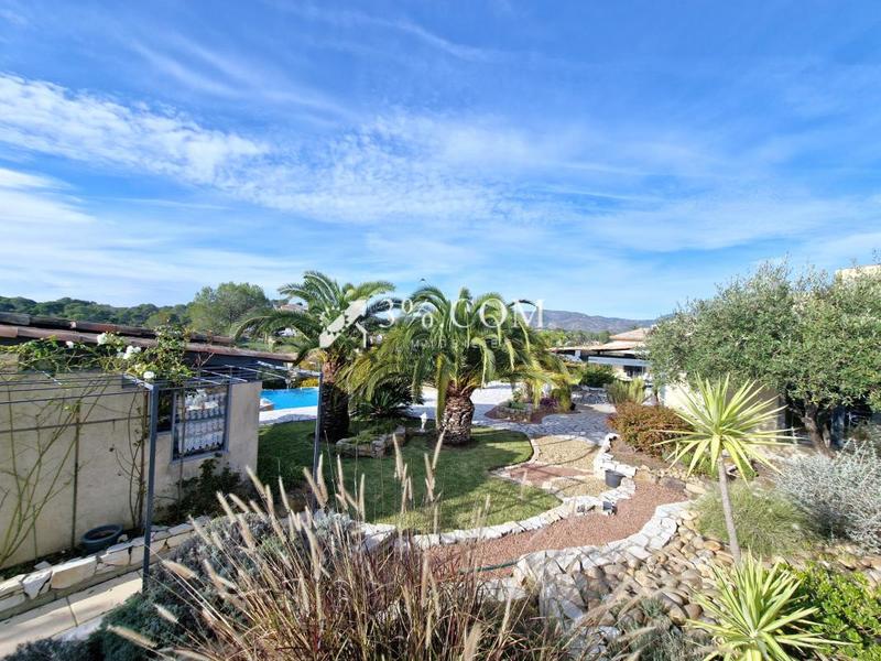 Villa - 196 m² - 6 pièces