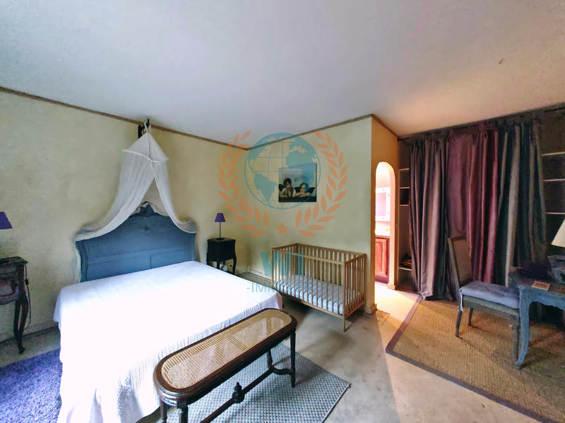 Maison - 280 m² - 7 pièces