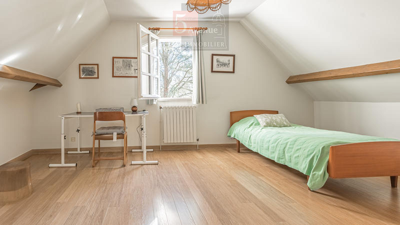 Maison - 210 m² - 6 pièces