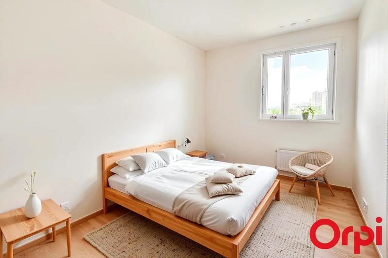 Appartement - 80 m² - 4 pièces