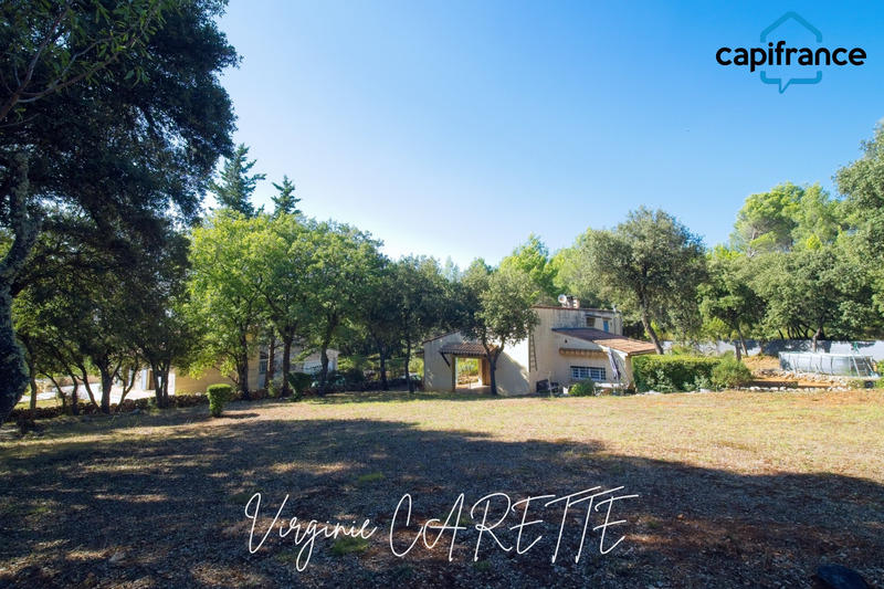 Maison - 317 m² - 9 pièces