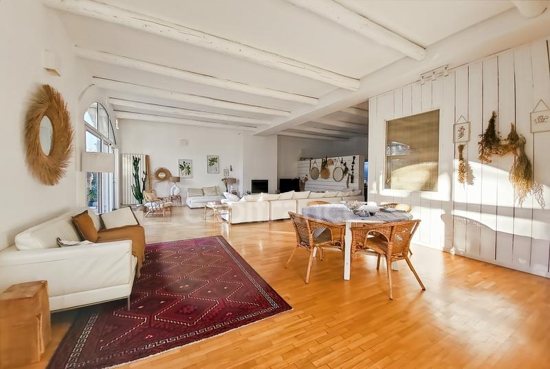 Maison - 628 m² - 9 pièces