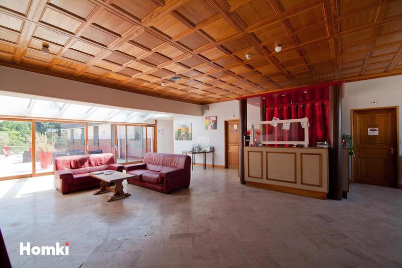 Maison - 1 500 m² - 10 pièces