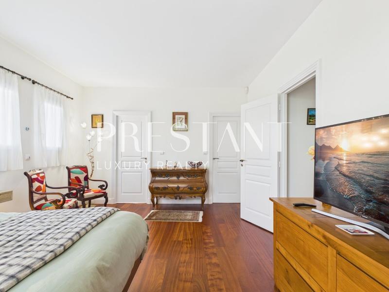 Maison - 282 m² - 10 pièces