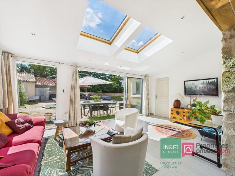 Maison - 220 m² - 8 pièces