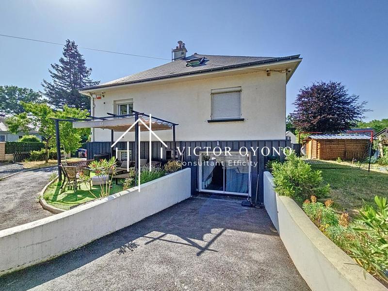 Maison - 250 m² - 9 pièces