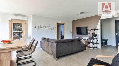 Maison - 93 m² - 4 pièces