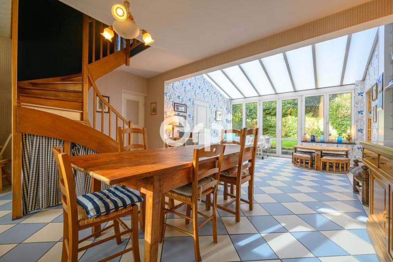 Maison - 232 m² - 9 pièces