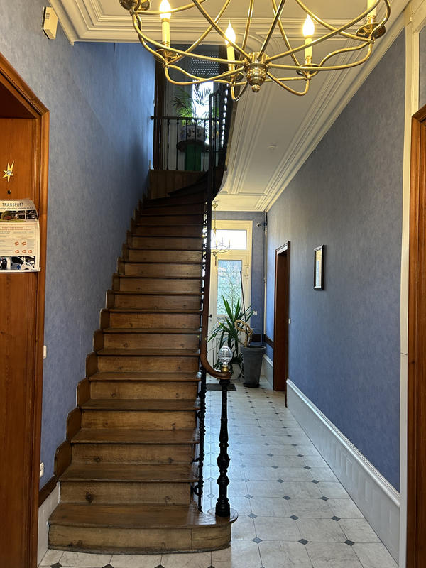 Maison - 235 m² - 10 pièces