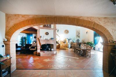 Maison traditionnelle - 372 m² - 8 pièces