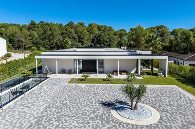Villa - 1 300 m² - 10 pièces