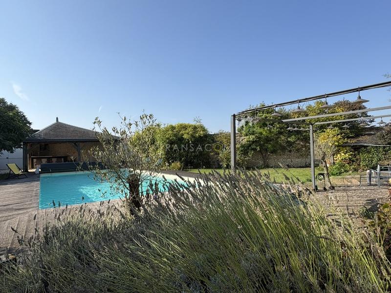 Maison - 375 m² - 7 pièces