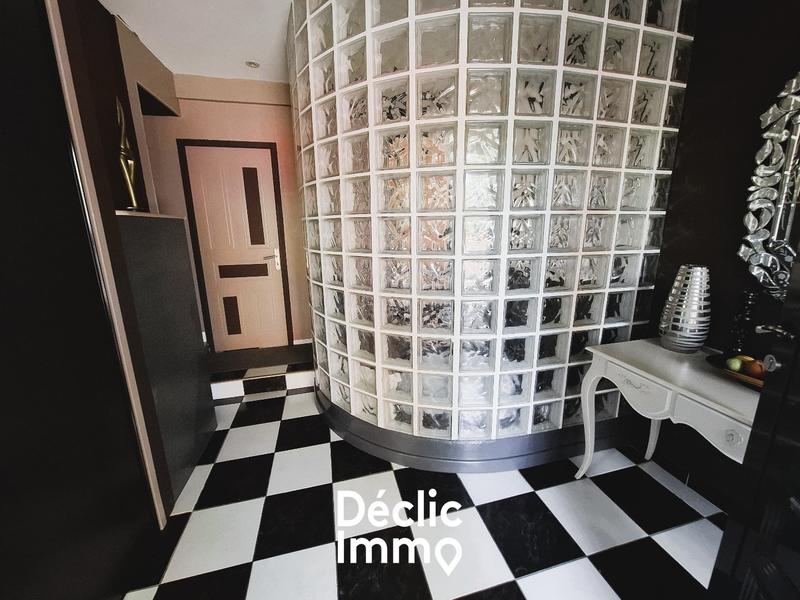 Maison - 220 m² - 10 pièces