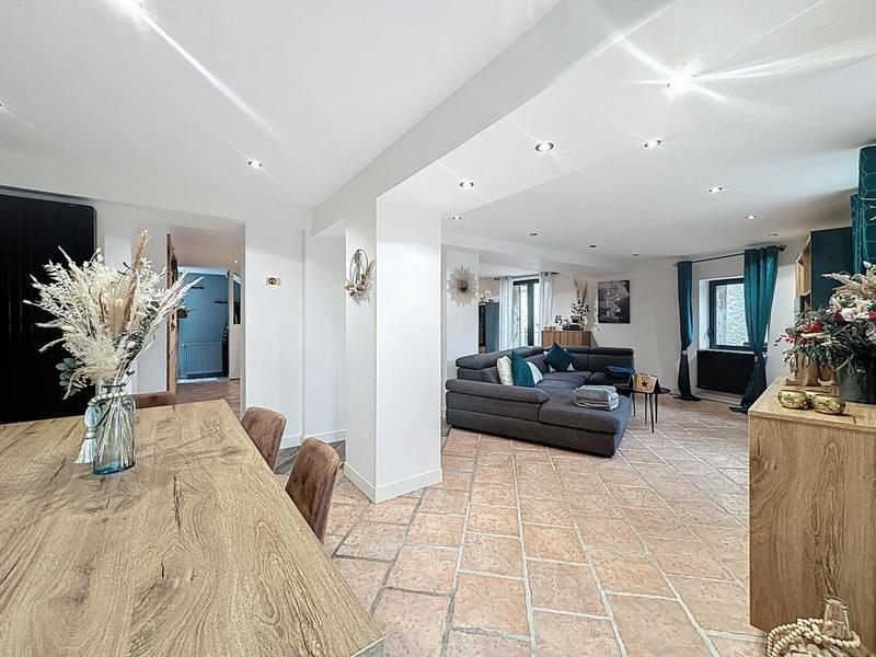 Maison - 210 m² - 5 pièces