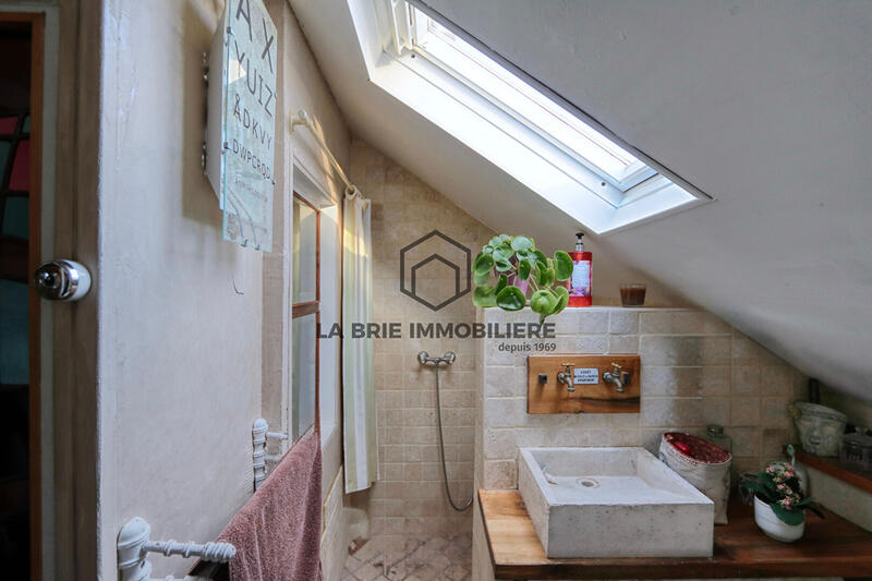 Maison - 231 m² - 8 pièces