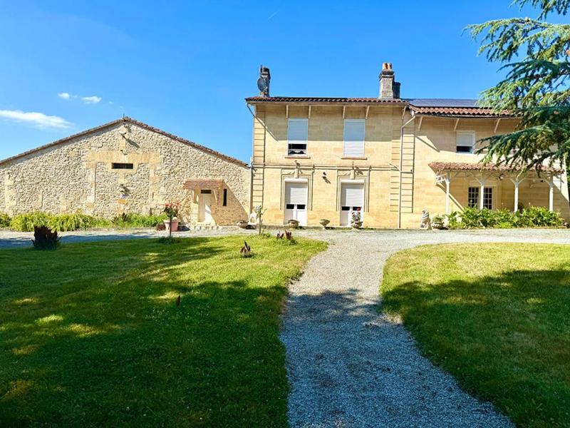 Propriété - 320 m² - 10 pièces