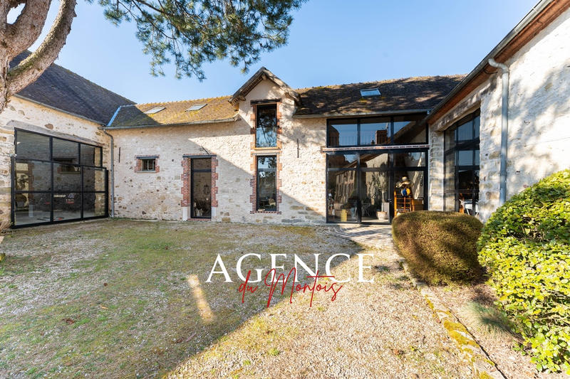 Maison - 276 m² - 11 pièces