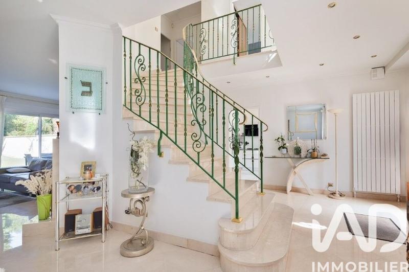 Maison - 290 m² - 7 pièces