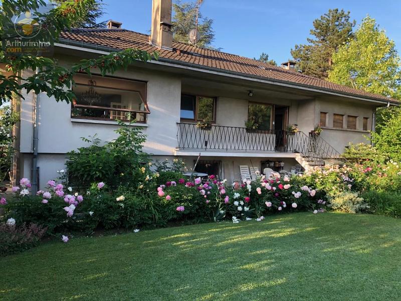 Maison - 300 m² - 8 pièces