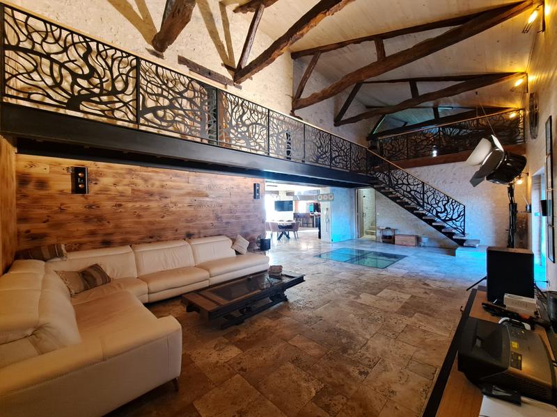 Maison - 429 m² - 11 pièces