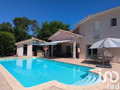 Maison - 263 m² - 9 pièces