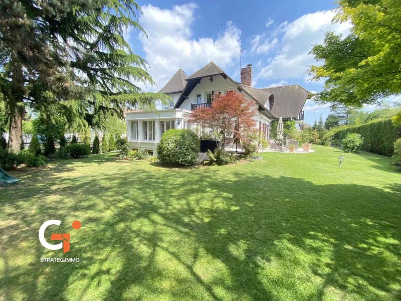 Propriété - 300 m² - 10 pièces