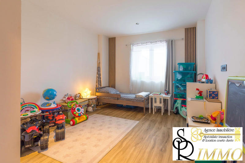 Maison - 201 m² - 7 pièces