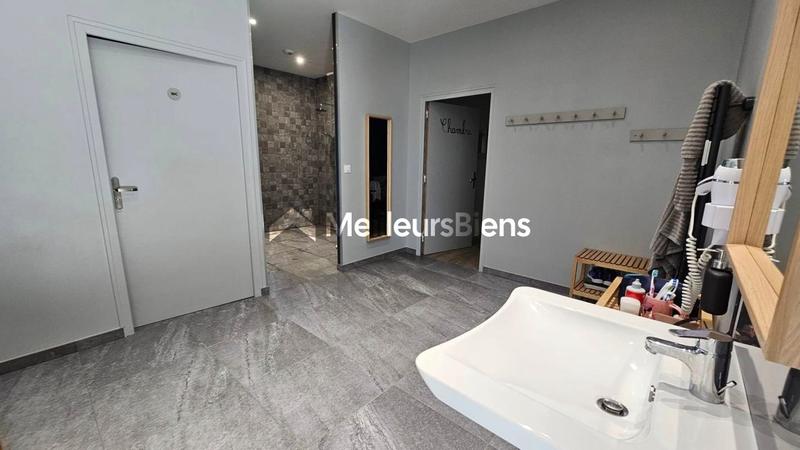 Maison - 328 m² - 8 pièces
