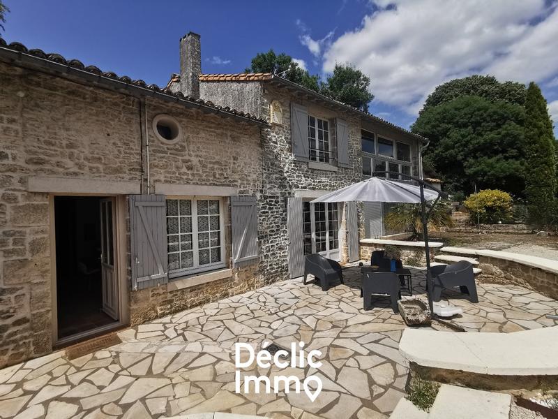 Maison - 207 m² - 8 pièces