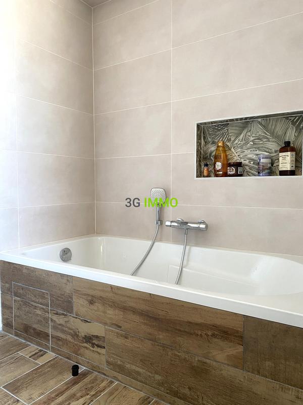 Maison traditionnelle - 100 m² - 5 pièces